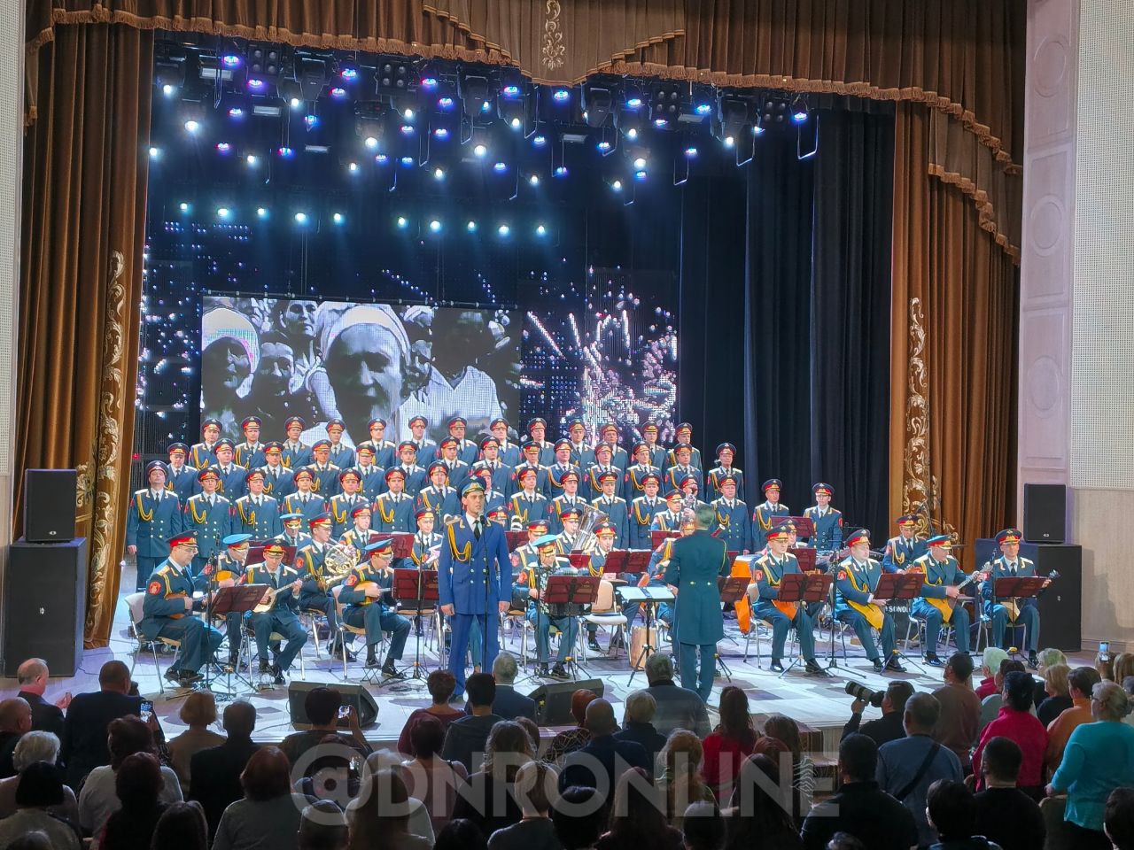В столице ДНР состоялся концерт ансамбля Александрова В столице ДНР состоялся концерт ансамбля Александрова