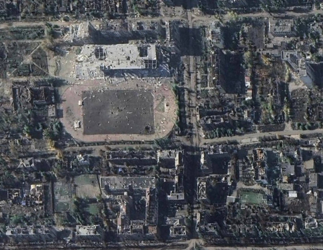 Спутниковые снимки Бахмута, практически полностью разрушенного в ходе длительных городских боев