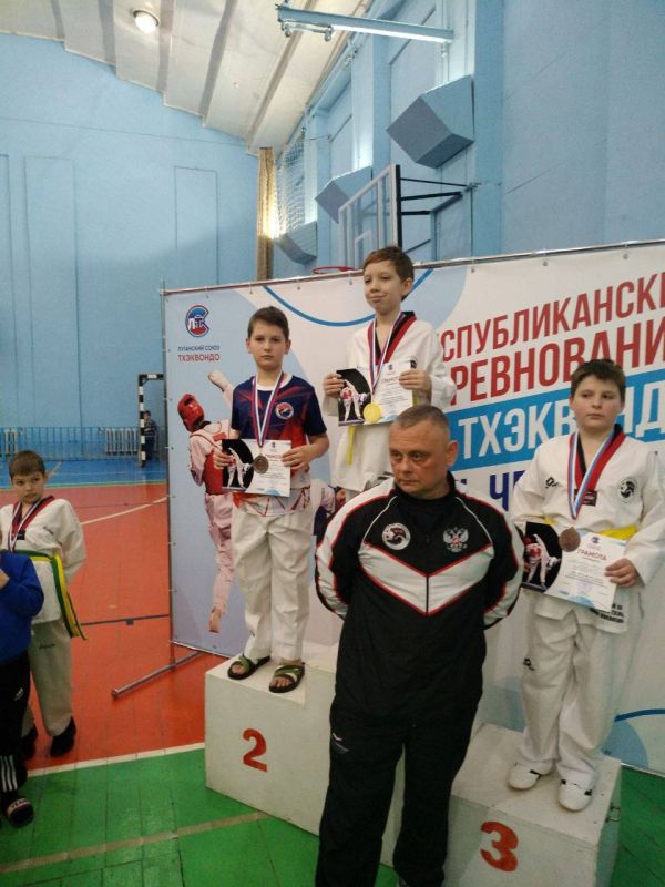 Фестиваль цветных поясов. Самые молодые спортсмены команды СК "Инсайт" (2015-2018), 6 декабря 2025 года, приняли участие в Фестивале цветных поясов по тхэквондо, приуроченный Дню Героев Отечества в г. Луганске , ЛНР Фестиваль цветных поясов. Самые молодые спортсмены команды СК "Инсайт" (2015-2018), 6 декабря 2025 года, приняли участие в Фестивале цветных поясов по тхэквондо, приуроченный Дню Героев Отечества в г. Луганске , ЛНР