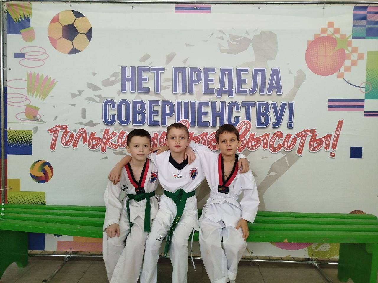 Фестиваль цветных поясов. Самые молодые спортсмены команды СК "Инсайт" (2015-2018), 6 декабря 2025 года, приняли участие в Фестивале цветных поясов по тхэквондо, приуроченный Дню Героев Отечества в г. Луганске , ЛНР Фестиваль цветных поясов. Самые молодые спортсмены команды СК "Инсайт" (2015-2018), 6 декабря 2025 года, приняли участие в Фестивале цветных поясов по тхэквондо, приуроченный Дню Героев Отечества в г. Луганске , ЛНР