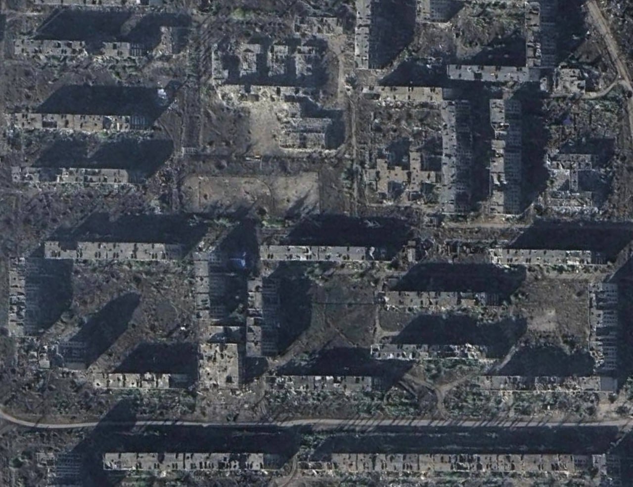 Спутниковые снимки Бахмута, практически полностью разрушенного в ходе длительных городских боев Спутниковые снимки Бахмута, практически полностью разрушенного в ходе длительных городских боев