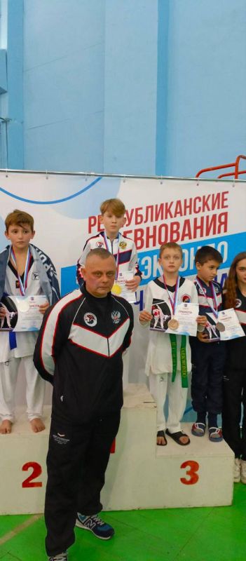 Фестиваль цветных поясов. Самые молодые спортсмены команды СК "Инсайт" (2015-2018), 6 декабря 2025 года, приняли участие в Фестивале цветных поясов по тхэквондо, приуроченный Дню Героев Отечества в г. Луганске , ЛНР Фестиваль цветных поясов. Самые молодые спортсмены команды СК "Инсайт" (2015-2018), 6 декабря 2025 года, приняли участие в Фестивале цветных поясов по тхэквондо, приуроченный Дню Героев Отечества в г. Луганске , ЛНР