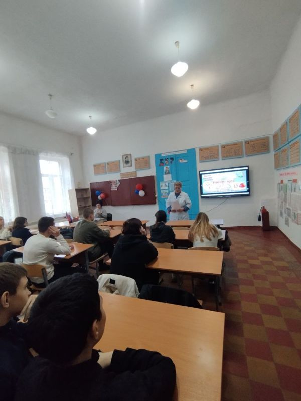 Заведующая Староласпинским ФАПом провела беседу с учащимися : Заведующая Староласпинским ФАПом провела беседу с учащимися :
