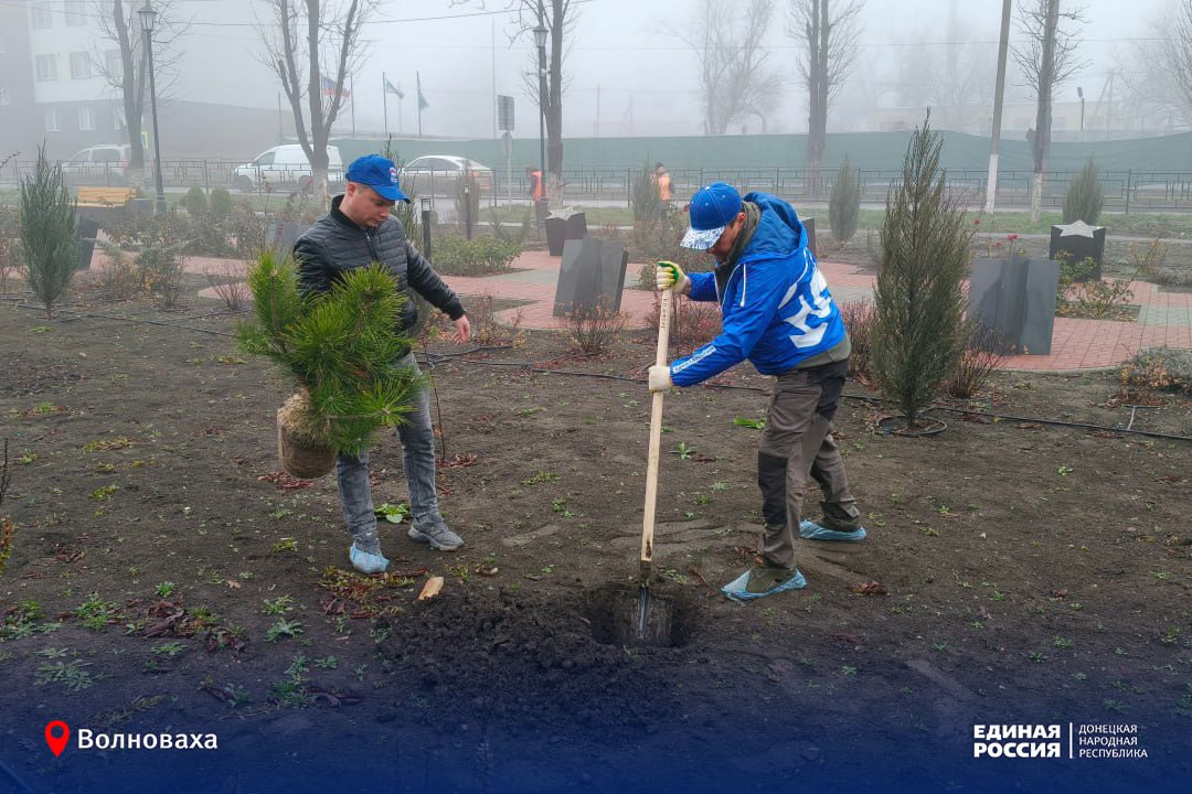 Созидаем, благоустраиваем, заботимся: единороссы поучаствовали в зелёной акции в Волновахе Созидаем, благоустраиваем, заботимся: единороссы поучаствовали в зелёной акции в Волновахе