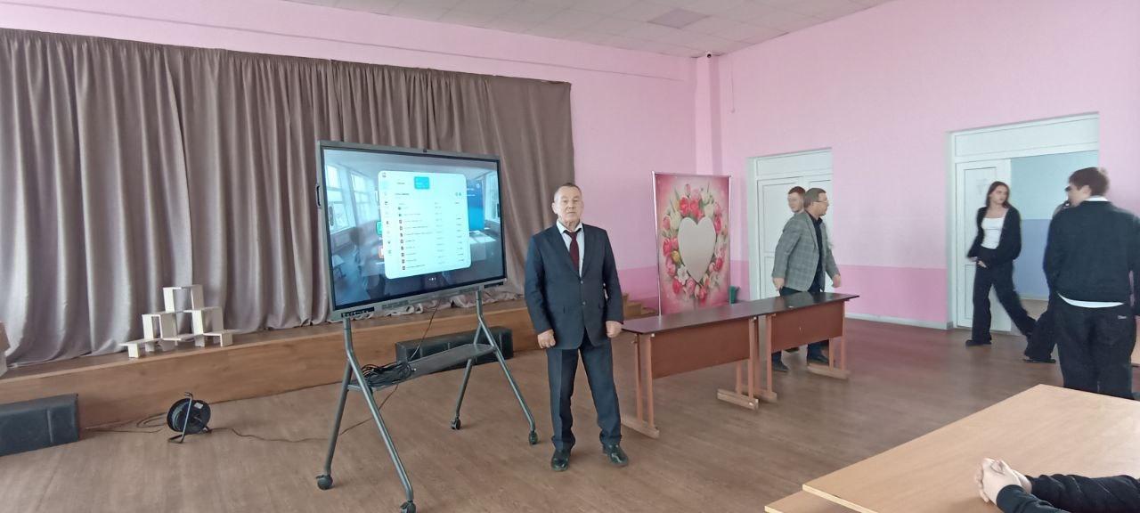 Забайкальский ветеран провел патриотический урок для новосветских школьников Забайкальский ветеран провел патриотический урок для новосветских школьников