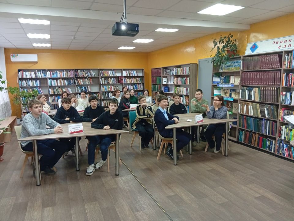 В библиотеке Кировского прошла патриотическая игра-викторина «Страницы воинской славы» В библиотеке Кировского прошла патриотическая игра-викторина «Страницы воинской славы»