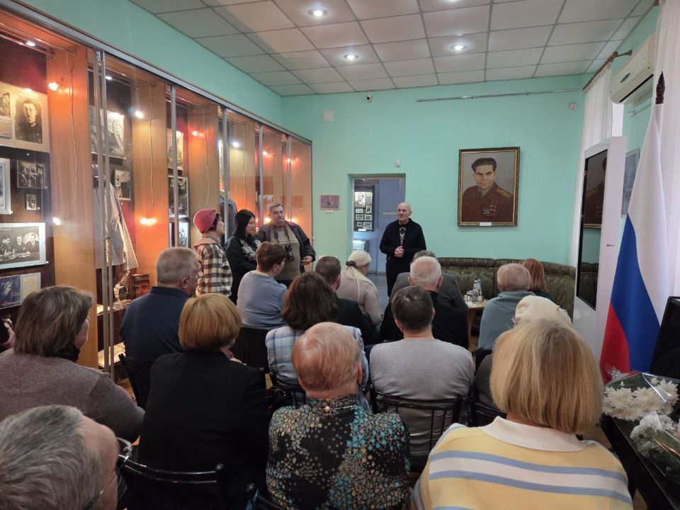 Презентация книги. В Енакиевском городском музее им. Т.Г. Берегового в рамках партийного проекта «Культура малой Родины» партии «Единая Россия» состоялась презентация новой книги известного местного краеведа и писателя... Презентация книги. В Енакиевском городском музее им. Т.Г. Берегового в рамках партийного проекта «Культура малой Родины» партии «Единая Россия» состоялась презентация новой книги известного местного краеведа и писателя...