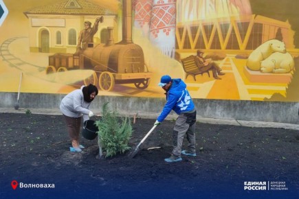Созидаем, благоустраиваем, заботимся: единороссы поучаствовали в зелёной акции в Волновахе