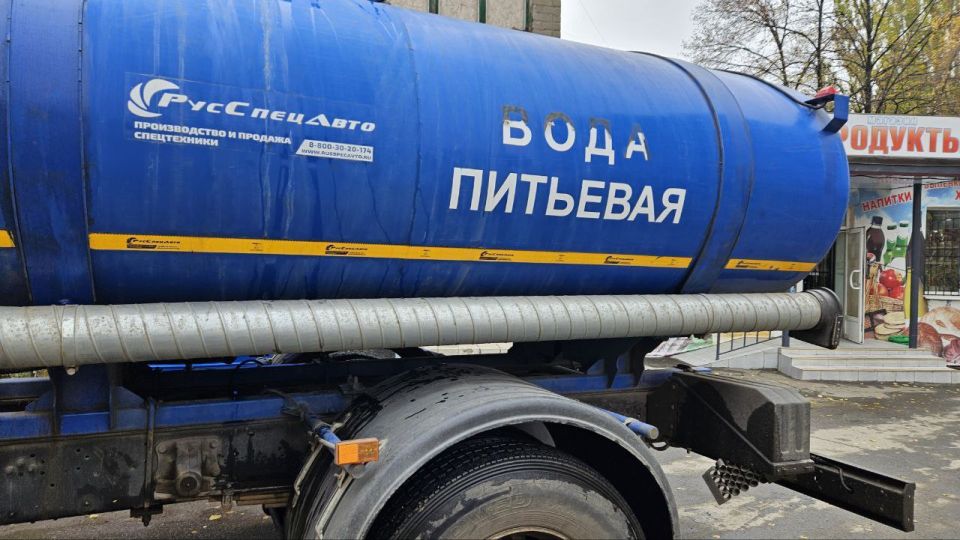 08 декабря 2025 года во исполнение поручения Главы Донецкой Народной Республики депутаты Ясиноватского муниципального совета Николай Коляденко и Сергей Куксенко посетили места подвоза воды 08 декабря 2025 года во исполнение поручения Главы Донецкой Народной Республики депутаты Ясиноватского муниципального совета Николай Коляденко и Сергей Куксенко посетили места подвоза воды