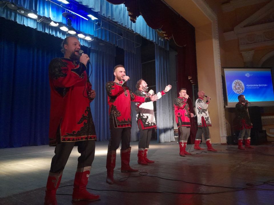 Николай Михайлов: В городе Комсомольское прошел концерт ансамбля «Бабкины Внуки» Николай Михайлов: В городе Комсомольское прошел концерт ансамбля «Бабкины Внуки»