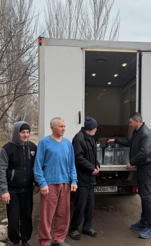 Роман Конев: 8 декабря 2025 года депутаты Горловского городского совета от фракции «Единая Россия» – Алексей Костин и Елена Кузьмина – осуществили адресный подвоз воды Роман Конев: 8 декабря 2025 года депутаты Горловского городского совета от фракции «Единая Россия» – Алексей Костин и Елена Кузьмина – осуществили адресный подвоз воды
