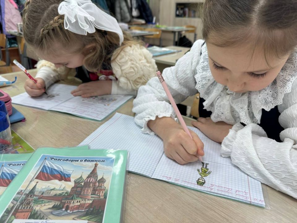 В школах Кировского «Разговоры о важном» посвятили Дню Героев Отечества В школах Кировского «Разговоры о важном» посвятили Дню Героев Отечества
