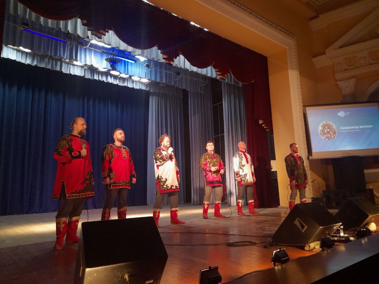 Николай Михайлов: В городе Комсомольское прошел концерт ансамбля «Бабкины Внуки» Николай Михайлов: В городе Комсомольское прошел концерт ансамбля «Бабкины Внуки»