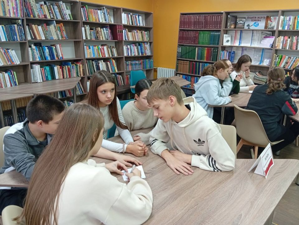 В библиотеке Кировского прошла патриотическая игра-викторина «Страницы воинской славы» В библиотеке Кировского прошла патриотическая игра-викторина «Страницы воинской славы»