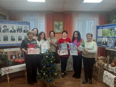 Смоленские центры соцобслуживания отправят новогодние подарки пожилым жителям Мангуша