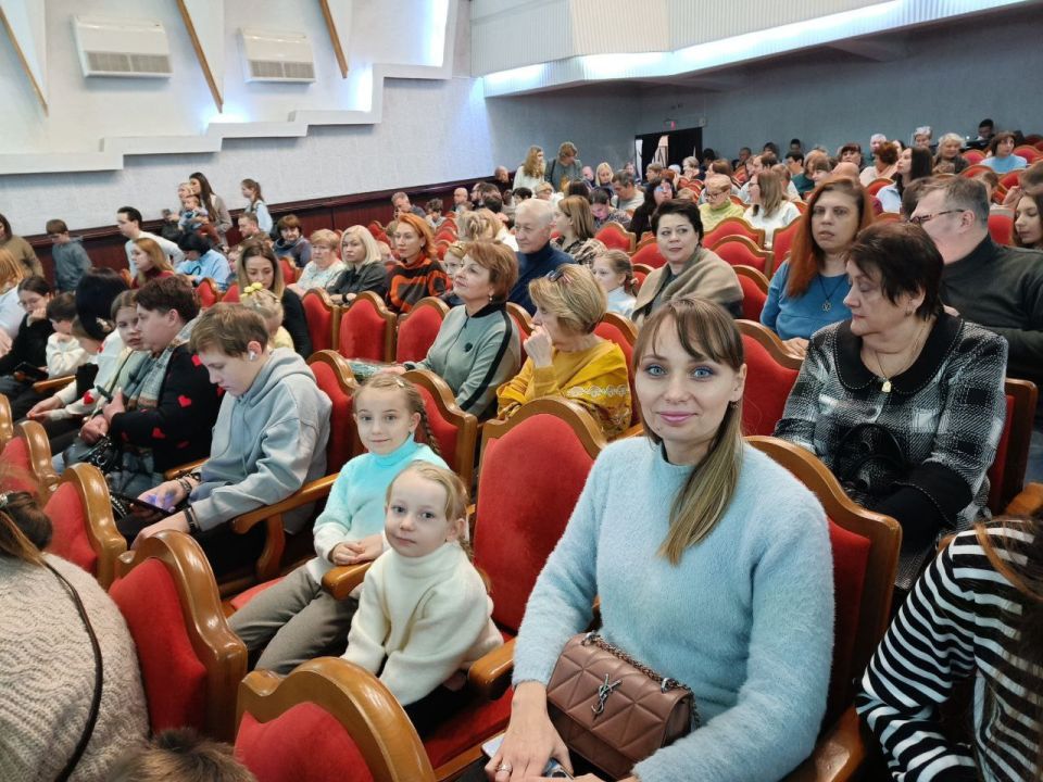 Музыкальное путешествие: жители Снежного побывали на концерте в Донецкой государственной академической филармонии Музыкальное путешествие: жители Снежного побывали на концерте в Донецкой государственной академической филармонии