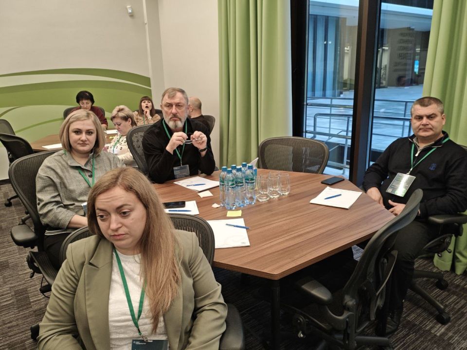 В «СберУниверситете» стартовал второй день образовательной программы для муниципальных служащих Донецкой Народной Республики, организованной Ассоциацией «Совет муниципальных образований ДНР» В «СберУниверситете» стартовал второй день образовательной программы для муниципальных служащих Донецкой Народной Республики, организованной Ассоциацией «Совет муниципальных образований ДНР»