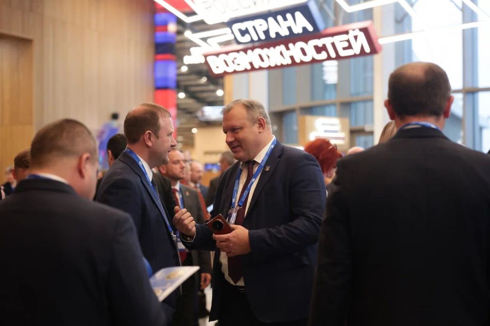 VIII съезд ВАРМСУ прошел на полях Всероссийского муниципального форума-выставки «БОЛЬШИЕ РЕШЕНИЯ МАЛОЙ РОДИНЫ» VIII съезд ВАРМСУ прошел на полях Всероссийского муниципального форума-выставки «БОЛЬШИЕ РЕШЕНИЯ МАЛОЙ РОДИНЫ»