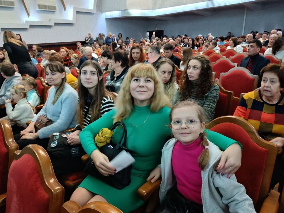 Музыкальное путешествие: жители Снежного побывали на концерте в Донецкой государственной академической филармонии Музыкальное путешествие: жители Снежного побывали на концерте в Донецкой государственной академической филармонии