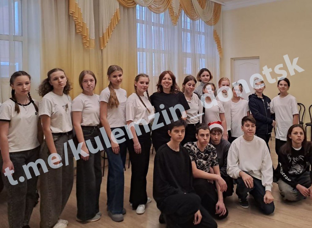 Воспитанники образцового театрального коллектива художественного слова «Студия эстрадного конферанса «Осторожно, дети!» Дворца культуры «Юбилейный» и учащиеся театрального отделения Детской школы искусств № 3 приняли участие... Воспитанники образцового театрального коллектива художественного слова «Студия эстрадного конферанса «Осторожно, дети!» Дворца культуры «Юбилейный» и учащиеся театрального отделения Детской школы искусств № 3 приняли участие...