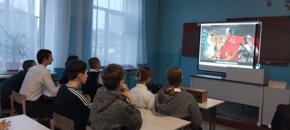 В школах Кировского «Разговоры о важном» посвятили Дню Героев Отечества В школах Кировского «Разговоры о важном» посвятили Дню Героев Отечества