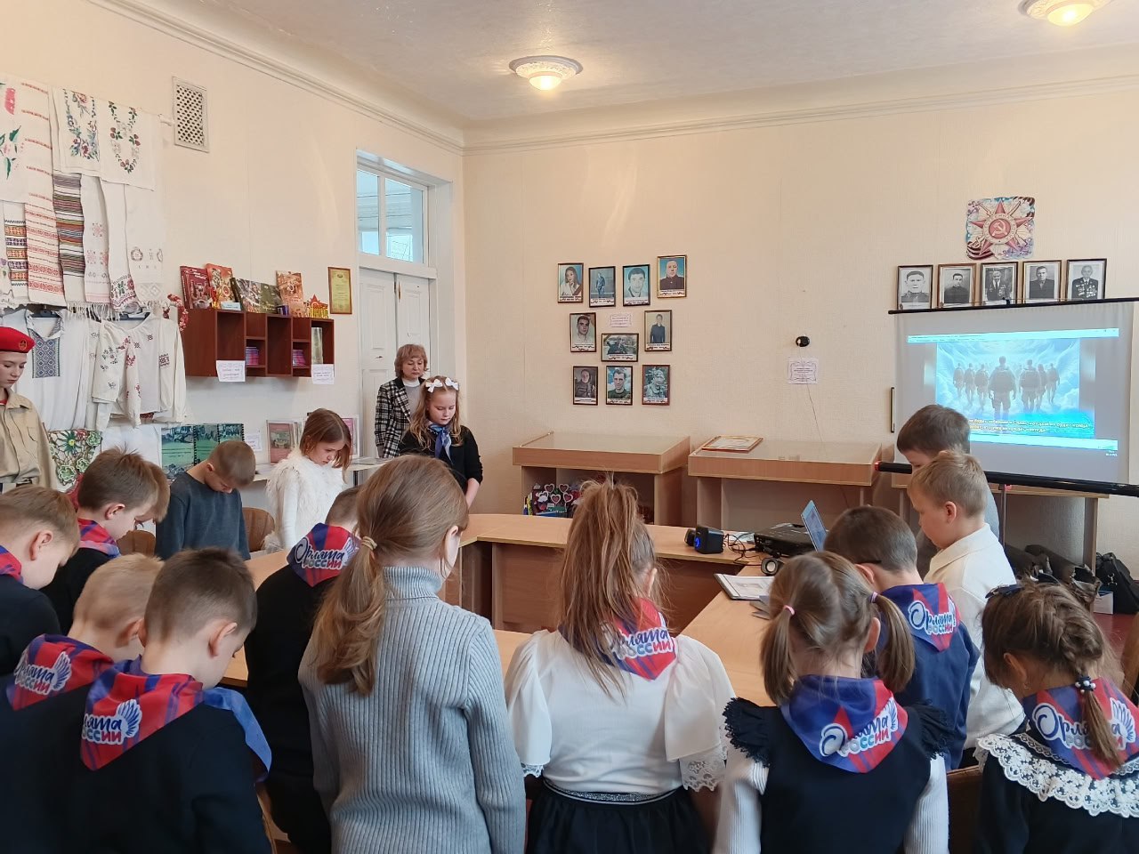 В школьном музее Ждановки прошел урок мужества В школьном музее Ждановки прошел урок мужества
