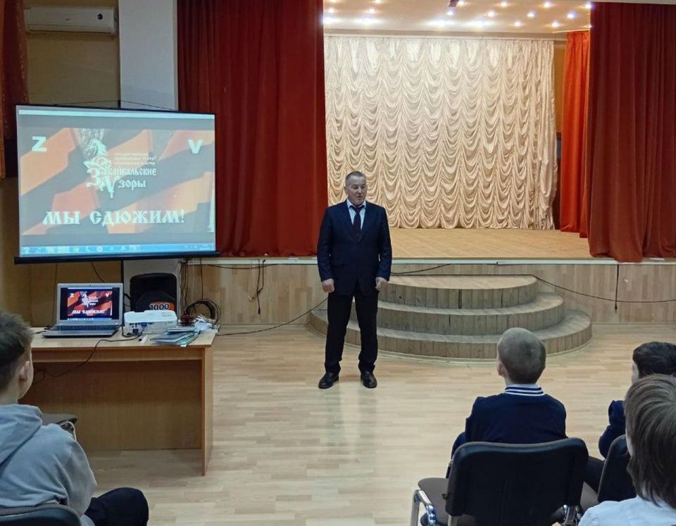 Забайкальский ветеран посетил детский дом «Росток» в ДНР Забайкальский ветеран посетил детский дом «Росток» в ДНР