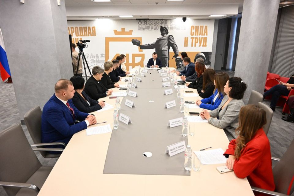 Денис Пушилин вручил первые региональные просветительские награды «Знание.Премия» Денис Пушилин вручил первые региональные просветительские награды «Знание.Премия»