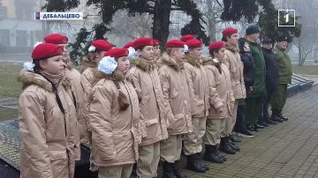 В память о Героях и почитая символ Победы: День Георгиевской ленты в Дебальцево