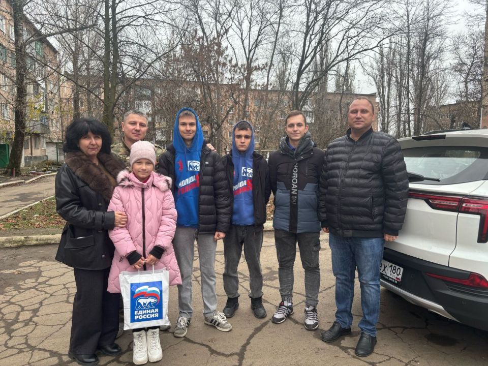 Каждый год 9 декабря в нашей стране отмечается праздник - День Героев Отечества Каждый год 9 декабря в нашей стране отмечается праздник - День Героев Отечества