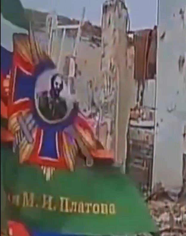 Армия России подняла флаги в центре Северска и прорывается на запад! Армия России подняла флаги в центре Северска и прорывается на запад!