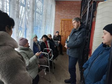 Сегодня Первый заместитель главы Администрации Володарского муниципального округа Боровик Д.В. провёл встречу с жителями с. Труженка