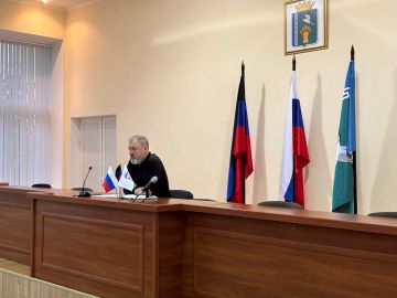 Глава Мангушского округа, секретарь Мангушского местного отделения Всероссийской политической партии «Единая Россия» Борис Трима провел еженедельное совещание