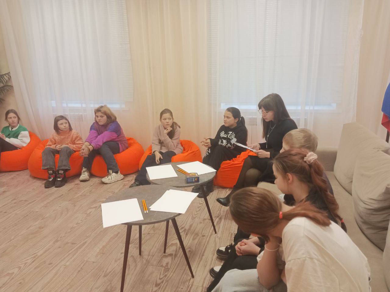 Сегодня 08.12.2025г в молодёжном отделе имени Марии Пироговой состоялось праздничное мероприятие, посвящённое Дню художника — творческий мастер-класс под названием «Я рисую этот мир» Сегодня 08.12.2025г в молодёжном отделе имени Марии Пироговой состоялось праздничное мероприятие, посвящённое Дню художника — творческий мастер-класс под названием «Я рисую этот мир»