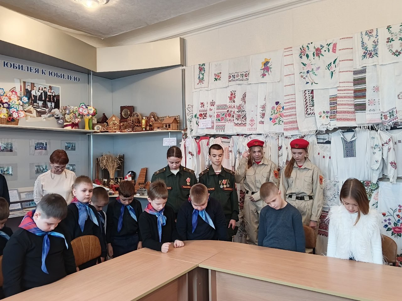 В школьном музее Ждановки прошел урок мужества В школьном музее Ждановки прошел урок мужества