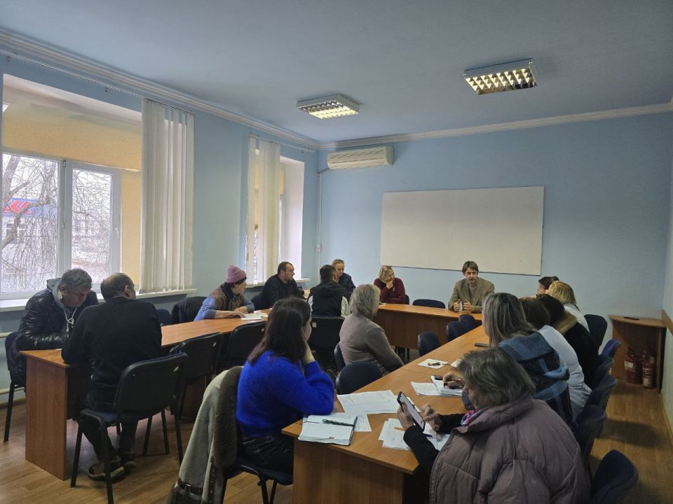 Сегодня, 8 декабря, первый заместитель руководителя Управы Кировского внутригородского района Администрации городского округа Макеевка Донецкой Народной Республики Алексей Еськов провел встречу с трудовым коллективом филиала... Сегодня, 8 декабря, первый заместитель руководителя Управы Кировского внутригородского района Администрации городского округа Макеевка Донецкой Народной Республики Алексей Еськов провел встречу с трудовым коллективом филиала...