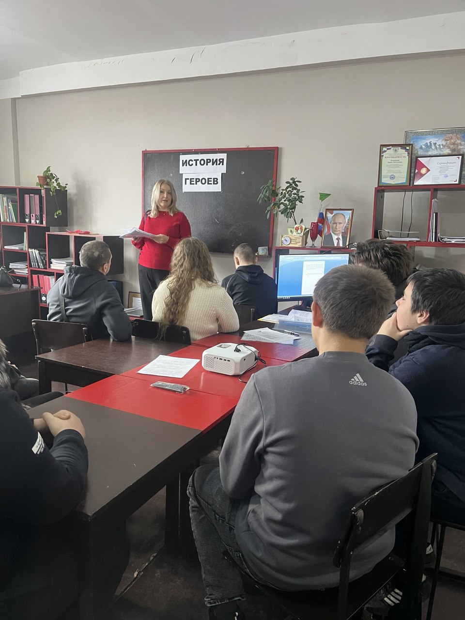 8 декабря 2025 года специалист по управлению персоналом и инженер-технолог вагонного депо Дебальцево-Сортировочное Донецкого филиала ФГУП «Железные дороги Новороссии» встретились со студентами Дебальцевского многопрофильного... 8 декабря 2025 года специалист по управлению персоналом и инженер-технолог вагонного депо Дебальцево-Сортировочное Донецкого филиала ФГУП «Железные дороги Новороссии» встретились со студентами Дебальцевского многопрофильного...