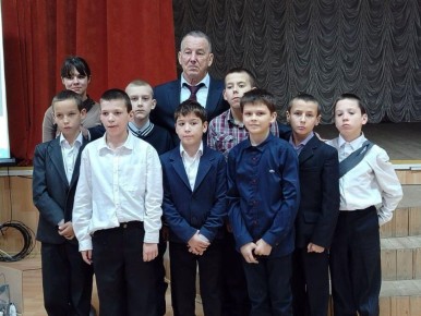 Забайкальский ветеран посетил детский дом «Росток» в ДНР