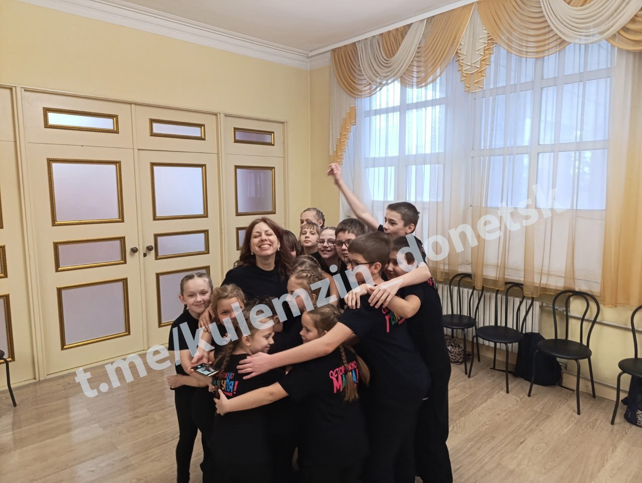 Воспитанники образцового театрального коллектива художественного слова «Студия эстрадного конферанса «Осторожно, дети!» Дворца культуры «Юбилейный» и учащиеся театрального отделения Детской школы искусств № 3 приняли участие... Воспитанники образцового театрального коллектива художественного слова «Студия эстрадного конферанса «Осторожно, дети!» Дворца культуры «Юбилейный» и учащиеся театрального отделения Детской школы искусств № 3 приняли участие...