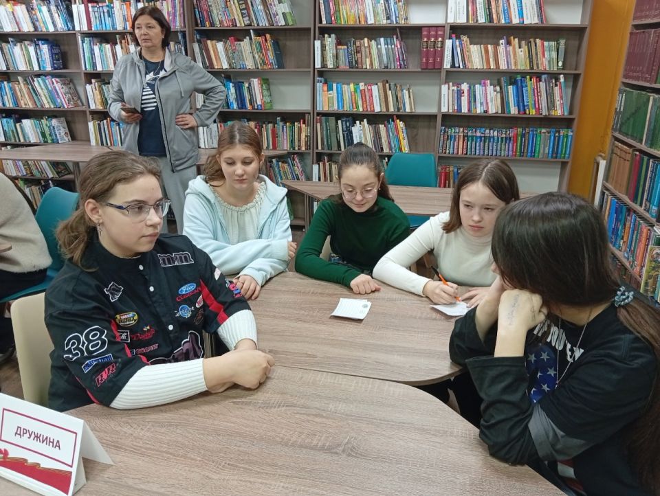 В библиотеке Кировского прошла патриотическая игра-викторина «Страницы воинской славы» В библиотеке Кировского прошла патриотическая игра-викторина «Страницы воинской славы»