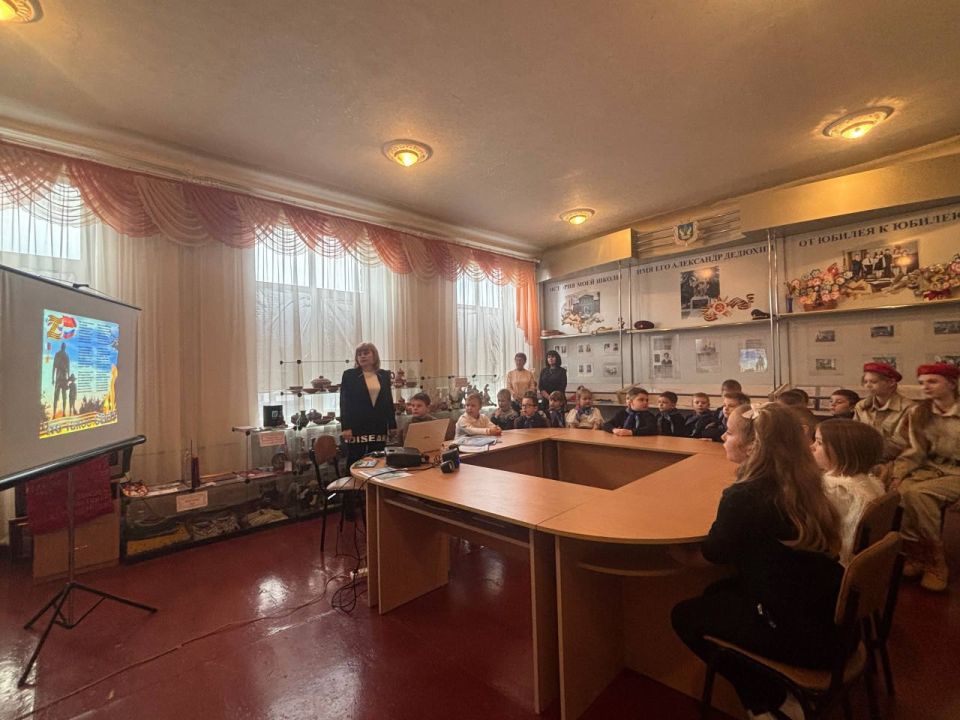 В школьном музее Ждановки прошел урок мужества В школьном музее Ждановки прошел урок мужества