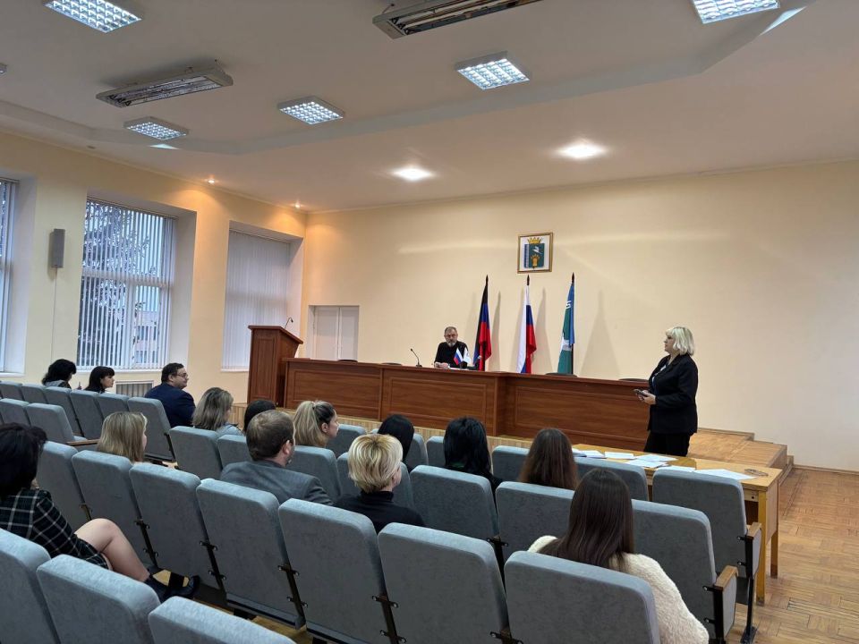 Глава Мангушского округа, секретарь Мангушского местного отделения Всероссийской политической партии «Единая Россия» Борис Трима провел еженедельное совещание Глава Мангушского округа, секретарь Мангушского местного отделения Всероссийской политической партии «Единая Россия» Борис Трима провел еженедельное совещание
