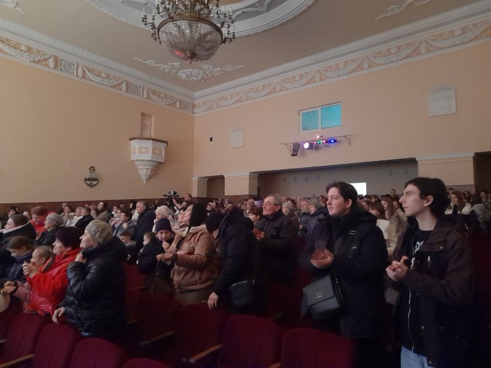 Николай Михайлов: В городе Комсомольское прошел концерт ансамбля «Бабкины Внуки» Николай Михайлов: В городе Комсомольское прошел концерт ансамбля «Бабкины Внуки»