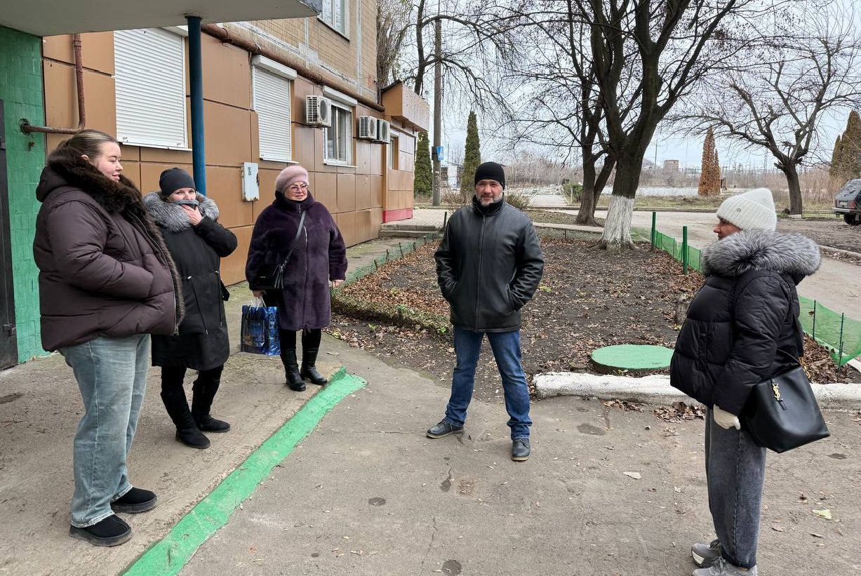 Наталья Бегуненко: Сегодня, 8 декабря, в рамках реализации проекта «УПРАВДОМ» партии Единая Россия заместитель руководителя Управы Петровского внутригородского района Администрации городского округа Донецк Елена Суржикова...