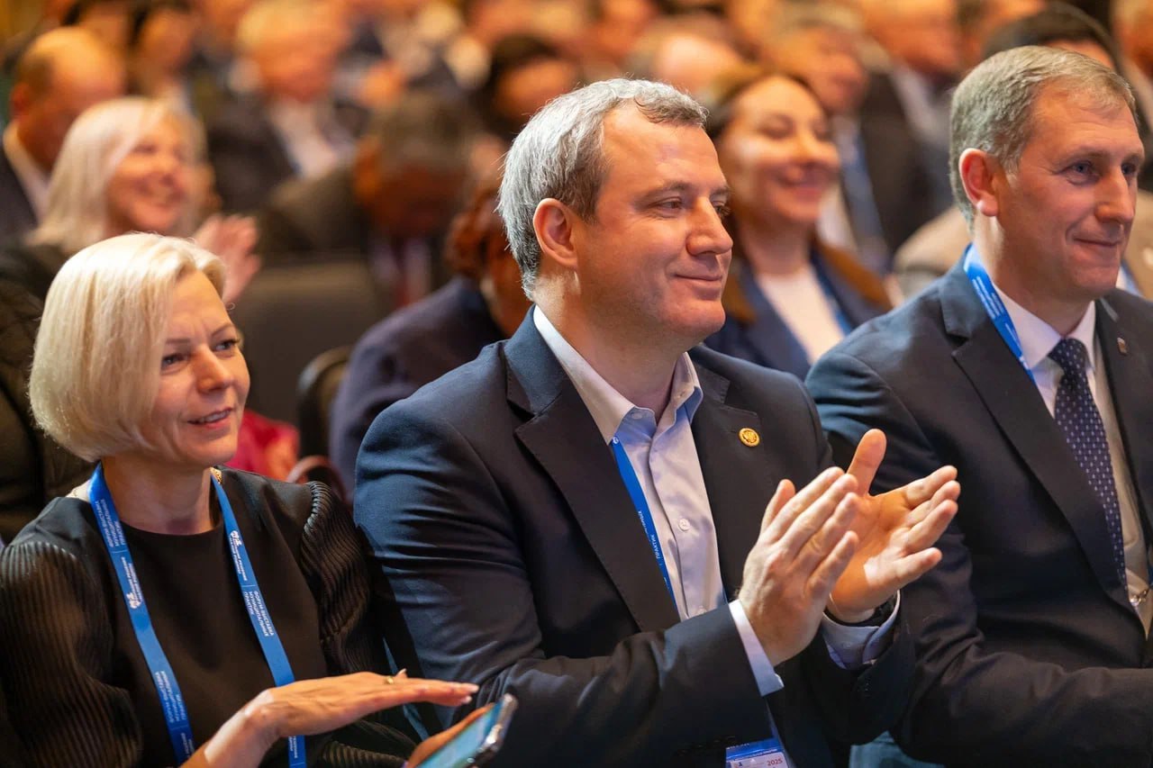 VIII съезд ВАРМСУ прошел на полях Всероссийского муниципального форума-выставки «БОЛЬШИЕ РЕШЕНИЯ МАЛОЙ РОДИНЫ» VIII съезд ВАРМСУ прошел на полях Всероссийского муниципального форума-выставки «БОЛЬШИЕ РЕШЕНИЯ МАЛОЙ РОДИНЫ»