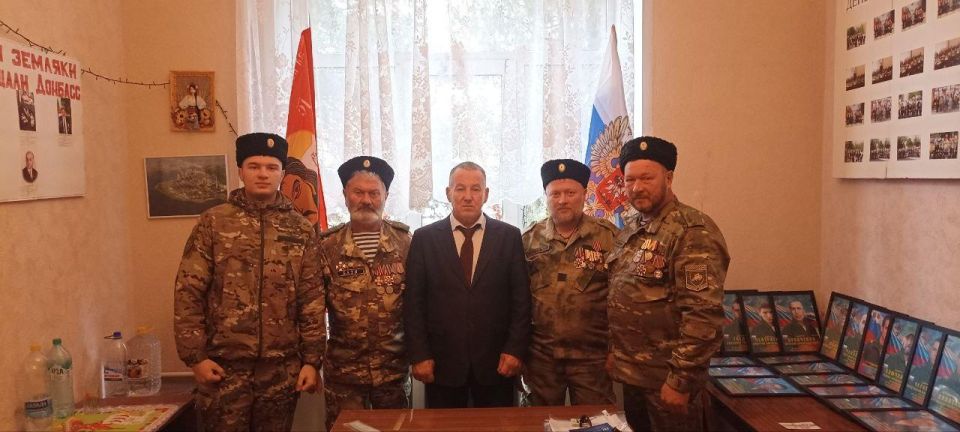 Председатель Совета ветеранов прокуратуры Забайкалья приехал в ДНР и почтил память героев в Старобешевском округе Председатель Совета ветеранов прокуратуры Забайкалья приехал в ДНР и почтил память героев в Старобешевском округе
