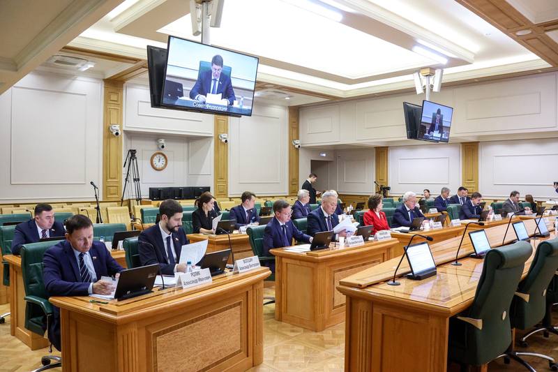 Александр Волошин: #работа_в_СФ. Сегодня в Совете Федерации под председательством Андрея Анатольевича Шевченко прошло очередное заседание Комитета по федеративному устройству, региональной политике, местному самоуправлению и... Александр Волошин: #работа_в_СФ. Сегодня в Совете Федерации под председательством Андрея Анатольевича Шевченко прошло очередное заседание Комитета по федеративному устройству, региональной политике, местному самоуправлению и...