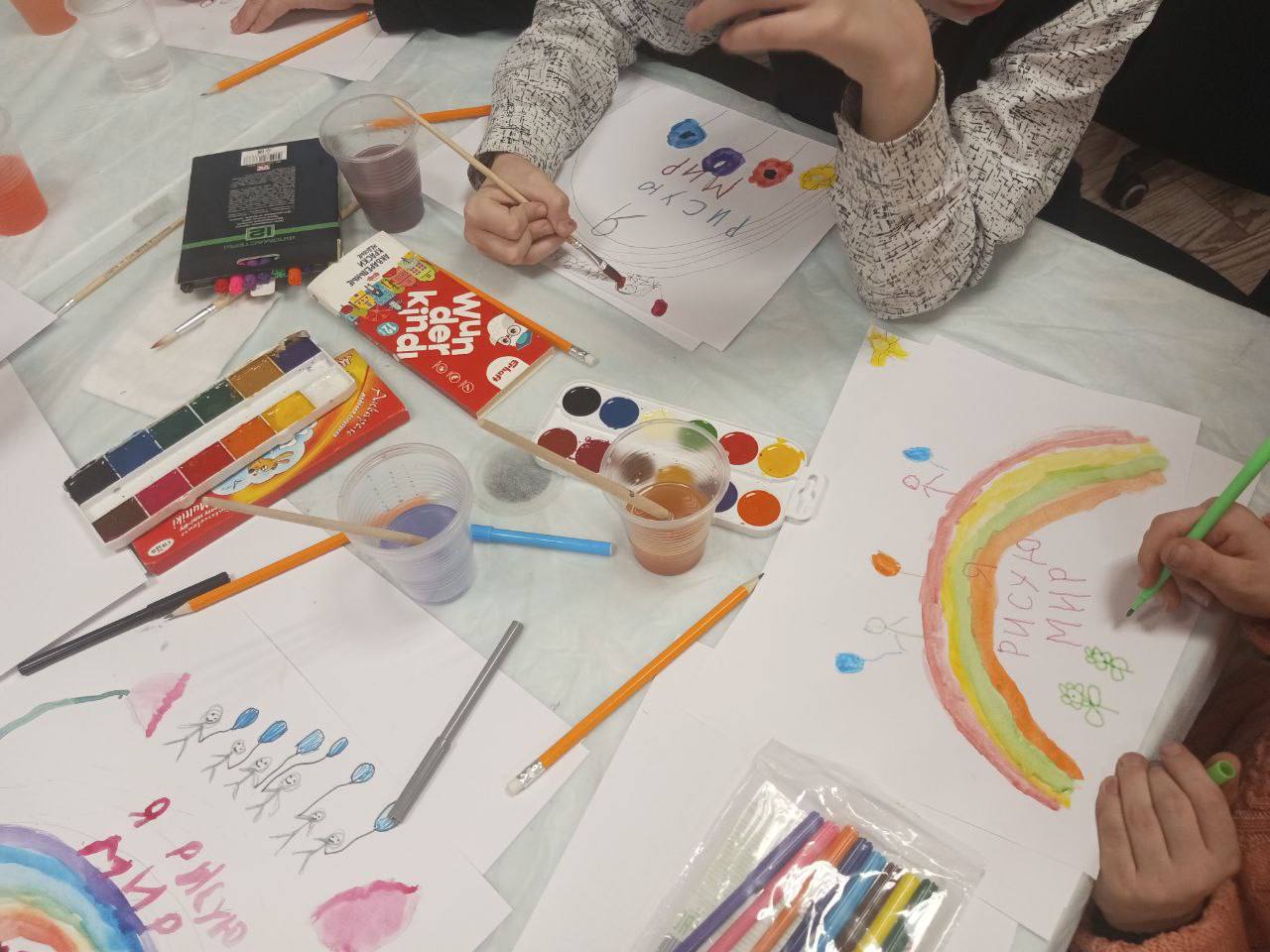 Сегодня 08.12.2025г в молодёжном отделе имени Марии Пироговой состоялось праздничное мероприятие, посвящённое Дню художника — творческий мастер-класс под названием «Я рисую этот мир» Сегодня 08.12.2025г в молодёжном отделе имени Марии Пироговой состоялось праздничное мероприятие, посвящённое Дню художника — творческий мастер-класс под названием «Я рисую этот мир»