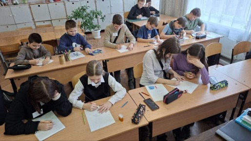 «Дети рисуют лидера страны»!