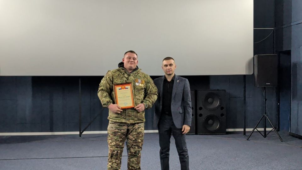 В Старобешевском районном центре культуры и досуга им. П. Н. Ангелиной состоялось торжественное мероприятие, посвященное Дню Героев Отечества, в котором приняли участие первый заместитель главы Администрации Старобешевского... В Старобешевском районном центре культуры и досуга им. П. Н. Ангелиной состоялось торжественное мероприятие, посвященное Дню Героев Отечества, в котором приняли участие первый заместитель главы Администрации Старобешевского...